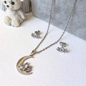 نیم ست استیل نقره ای ماه شامل گردنبند و گوشواره مدل ماه ولوتوس کد190