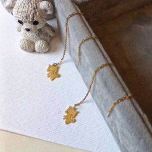 گوشواره مدل بخیه ای استیل طلایی شن پاش مدل گربه کد۳۲۶