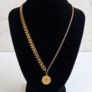 گردنبند استیل طرح طلا تیغ ماهی یا گل گندمی با پلاک سکه ای الیزابت کد۹۳۹
